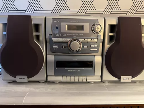 Sanyo boombox on Shoppinder